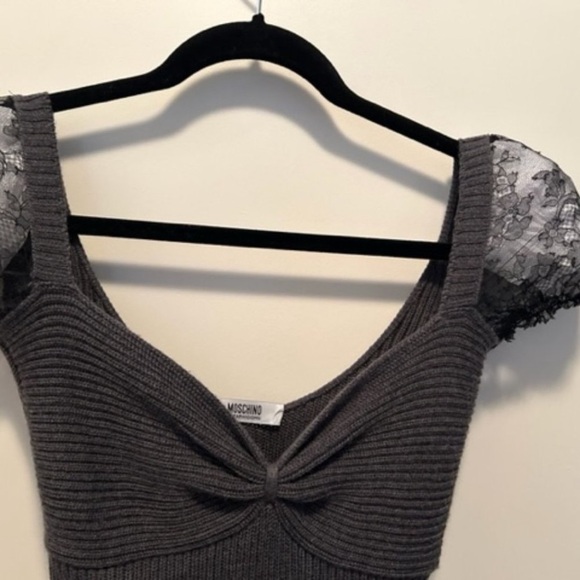 MOSCHINO WOOL RIBBED BODY DRESS WITH LACE PUFFS SLEEVS AND LACE DRESS HEM - Picture 3 of 14